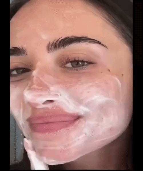 Scrub Facial Revigorant cu Aminoacizi 1+1 GRATIS